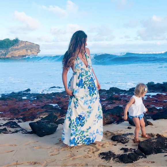 Sexy and sweet Love Stitch Floral Halter Maxi Dress Size Small - Picture 3 of 9